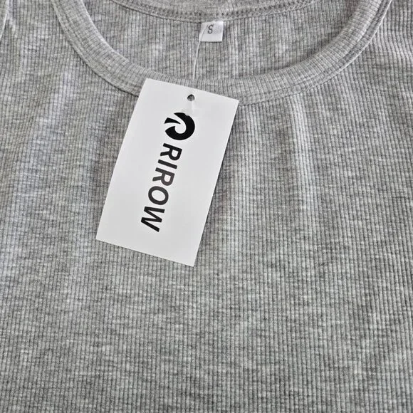 Gray Ribbed Sleeveless Fitted Tank Top - Small - Picture 2 of 4